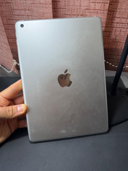 Tabletă Apple iPad Gen 5 Wifi(2017), Argintiu, 9.7", Memorie 32GB, iPadOS 16.7.16