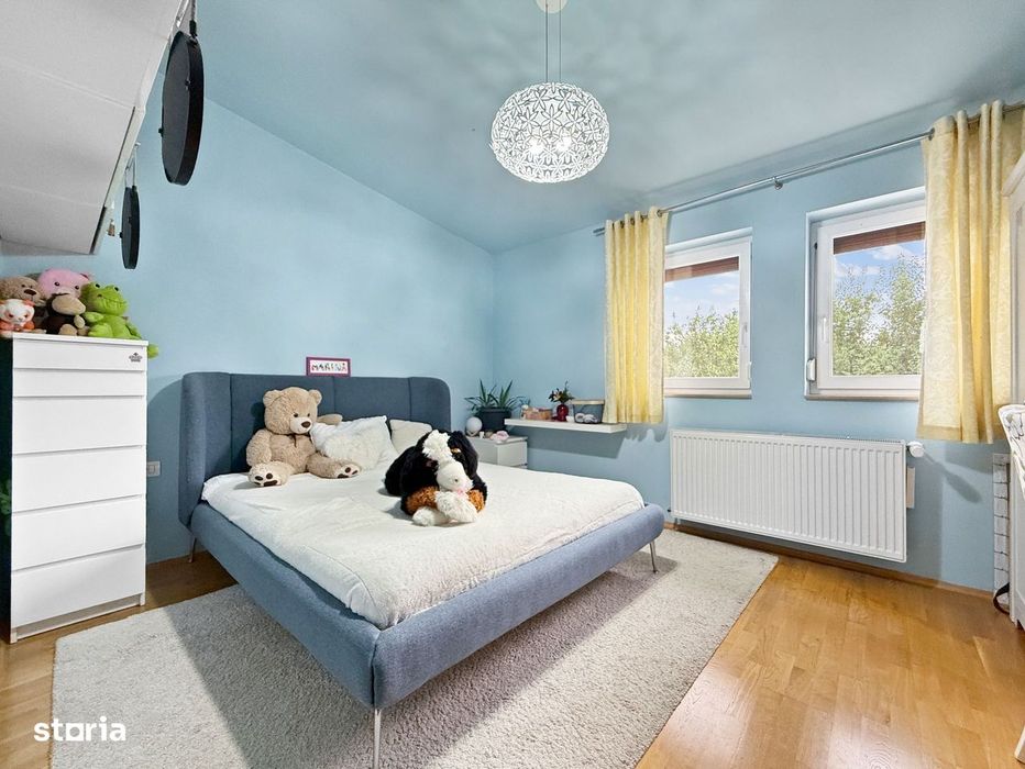 Două case separate , utilizare mixtă– rezidențial & comercial.