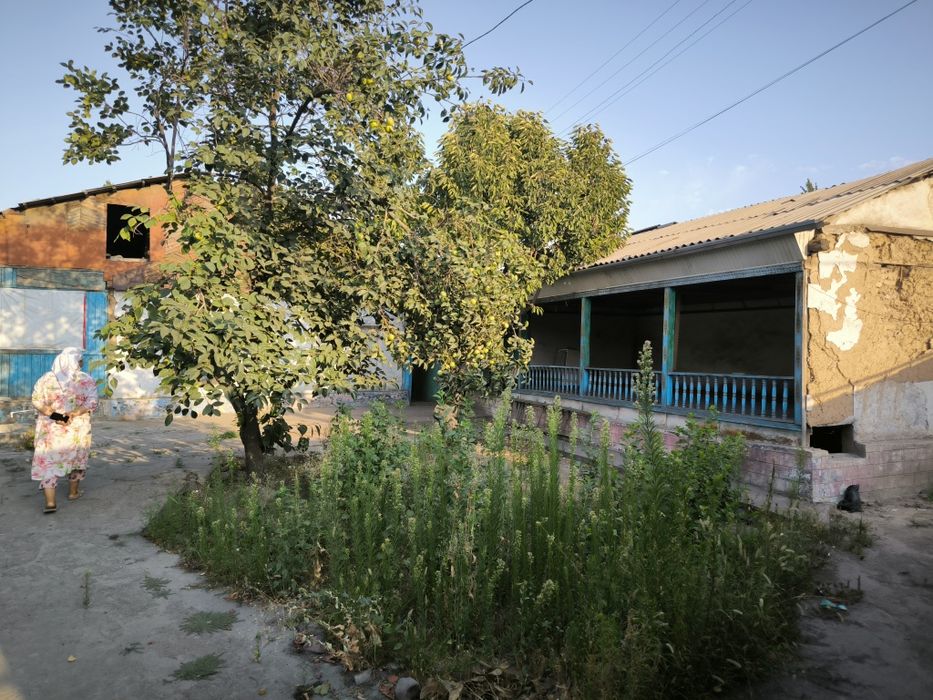 Ховли уй жой сотилади