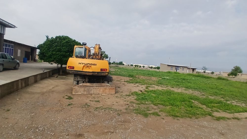 Ekskavator hyundai 130