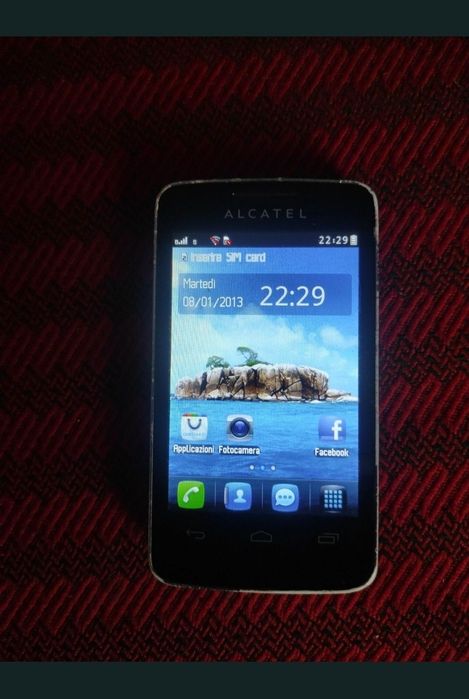Telefon  cu touchscreen și cameră foto/video, bună stare de funcționare.