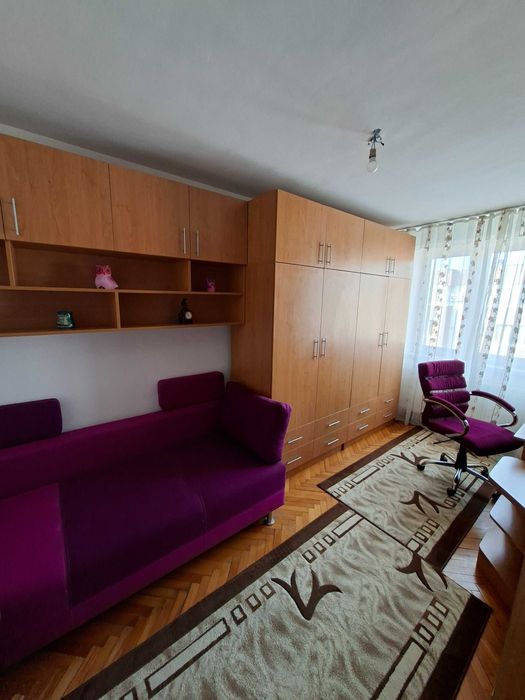 Închiriez apartament 3 camere zonă centrală