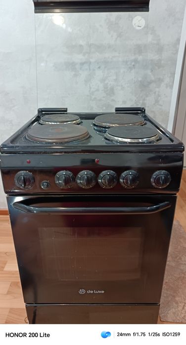 Продам плиту электрическую. Греет очень быстро. все комфорки в рабочем