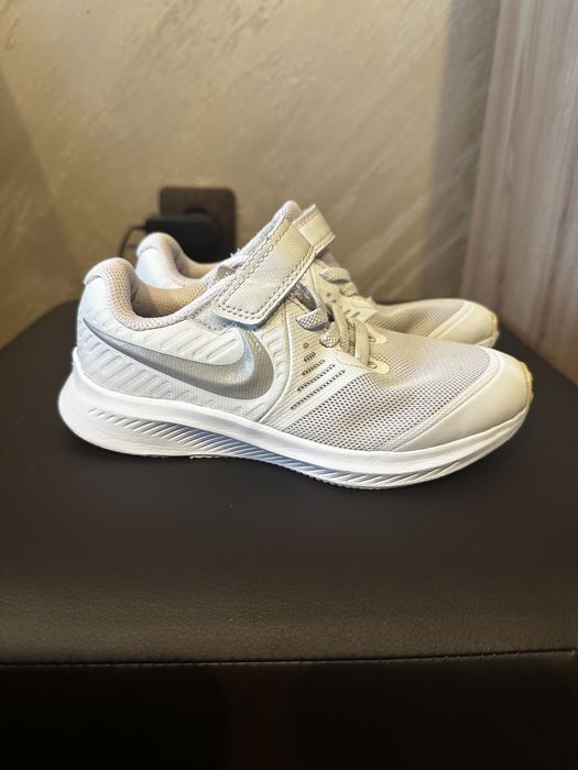 Маратонки за момиче Nike