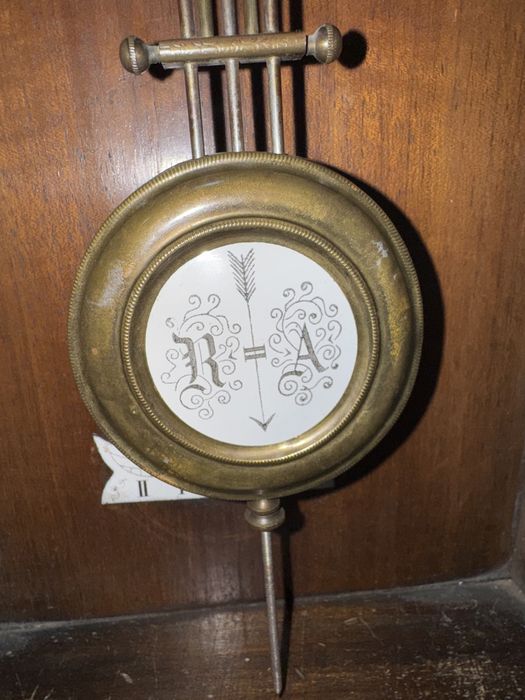 Антикварные настенные часы с боем