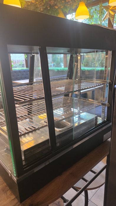 Vând vitrină caldă profesională pentru expunere și menținere la cald, marca JUSTA, ideală pentru spații de tip Fast-Food, Pizzerii, Patiserii,