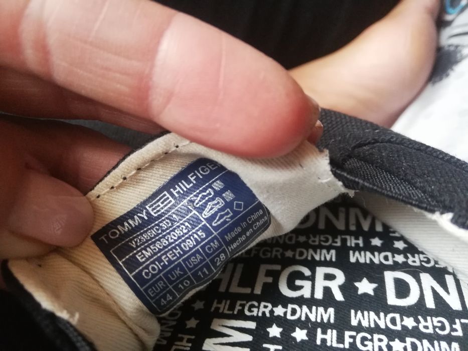 Мъжки гуменки конверс/converse 44. 5 и томи хилфигер