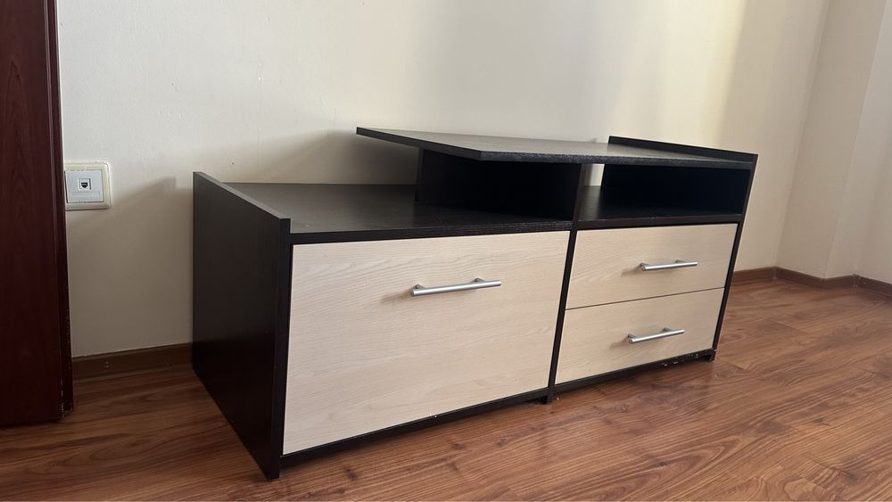 Продам тумбу под телевизор