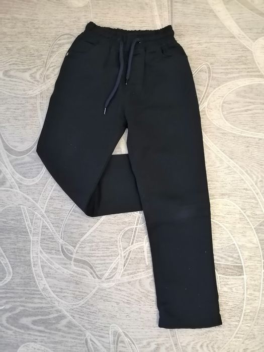 Продам школьную одежду