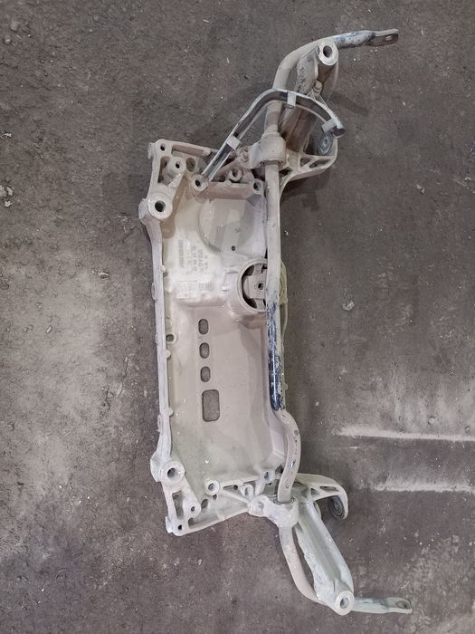 Продам передний подрамник на Пассат Б6