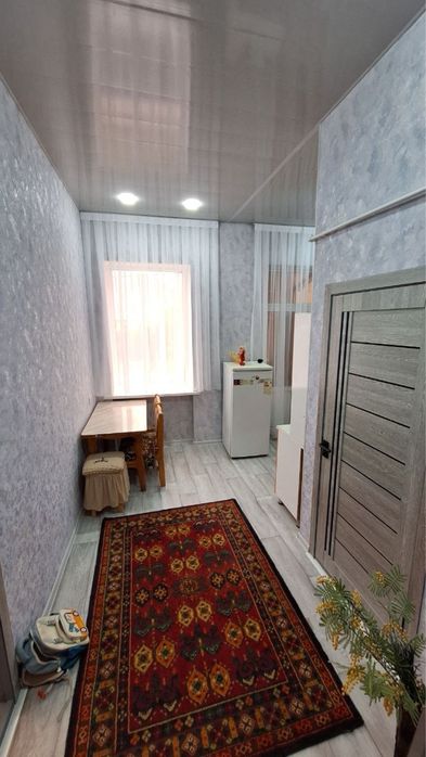 1 комнатная с мебелью и техникой в центре Чирчика