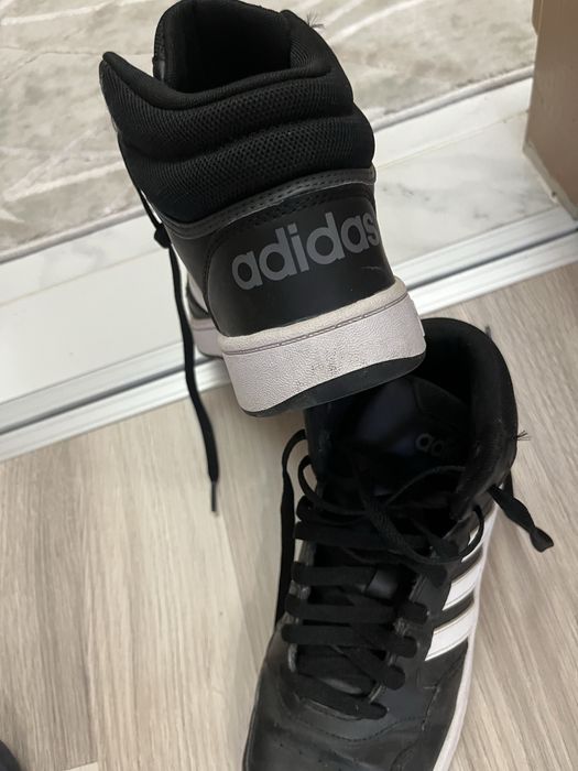 Обувки Guess, Adidas