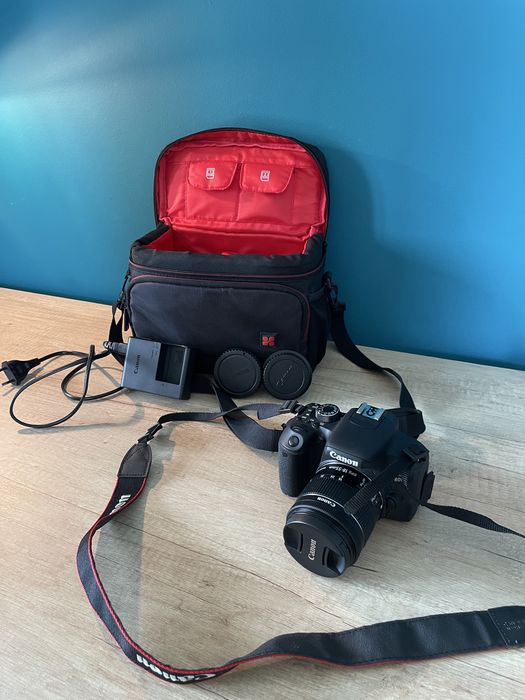 Cameră Canon EOS 800D