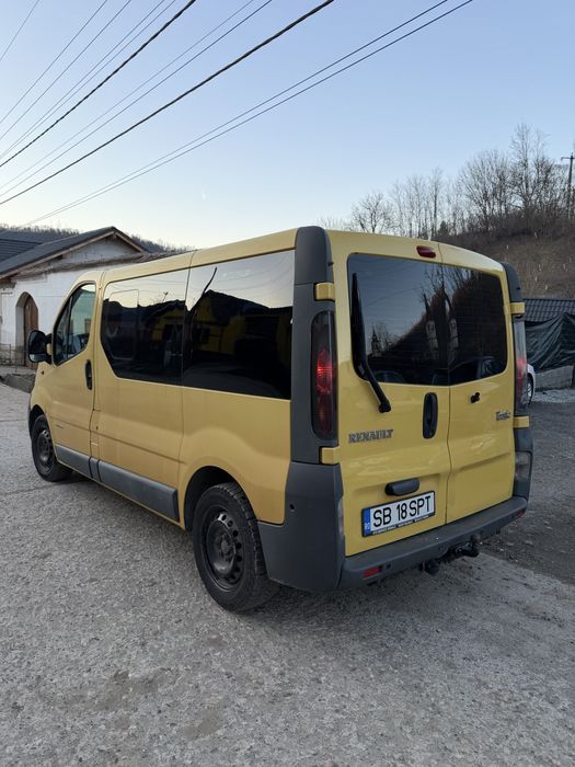 Renault trafic 8+1 locuri