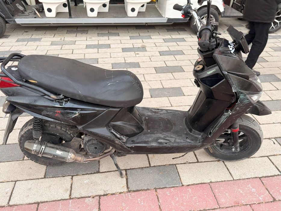 Skuter samuray srochna sotiladi