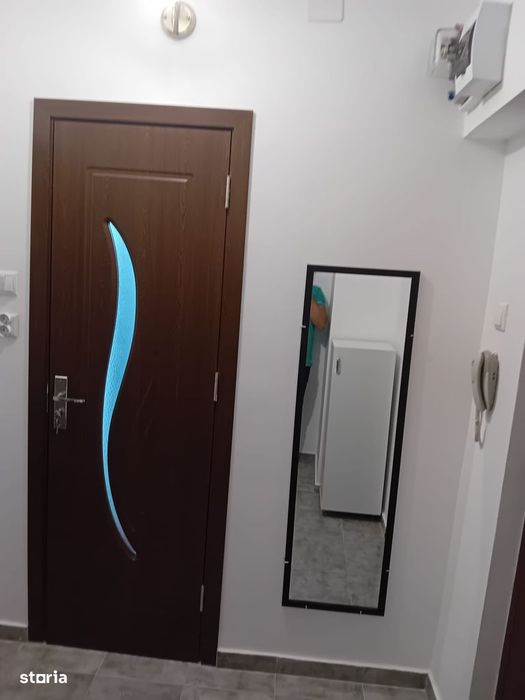Titan Piata Minis parc metrou prima inchiriere