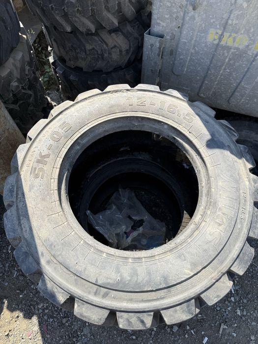 Гуми за мотокари и багери