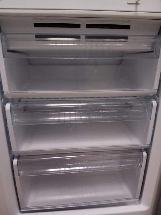 Иноксов комбиниран хладилник с фризер Сименс Siemens 2 години гаранция