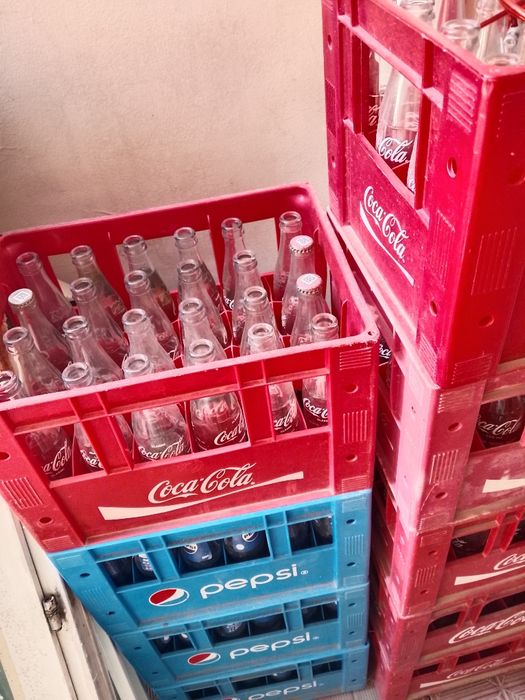 Tara, kola butilka yashigi bilan