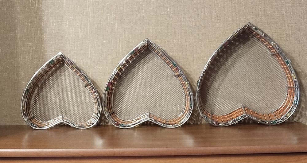 Конфетницы 3 штуки.