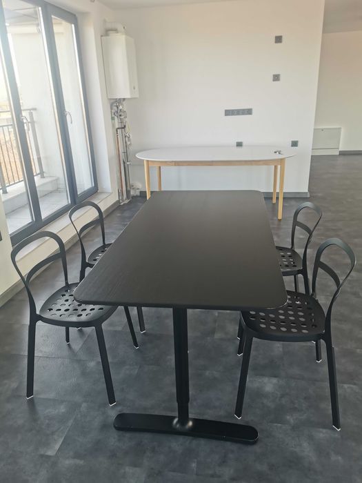 Продавам бюро с 4 алуминиеви стола