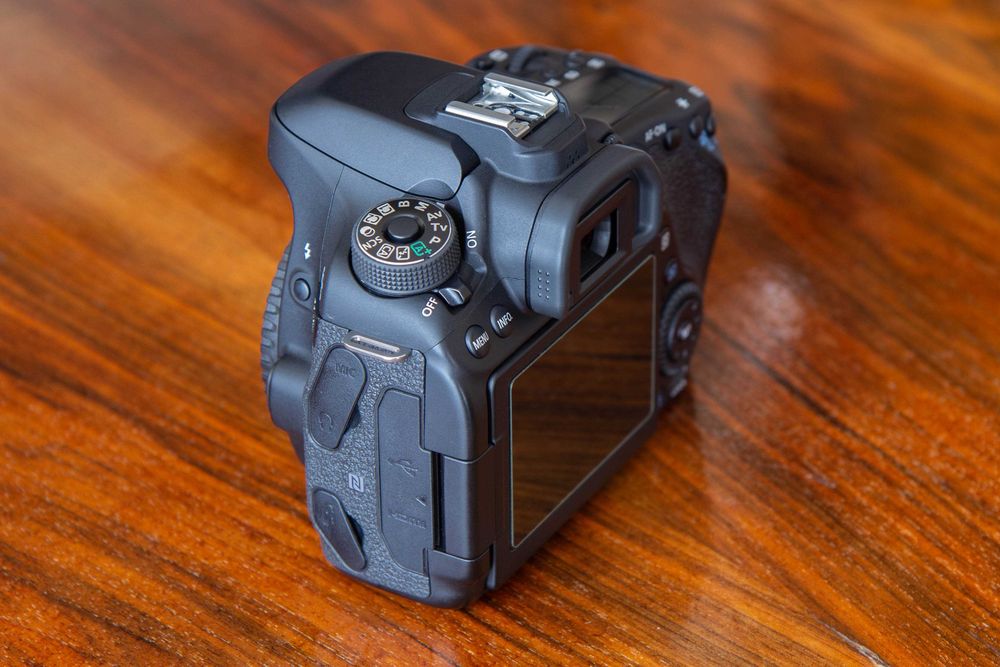 Canon EOS 80D тяло