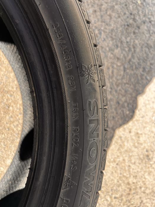 Зимние шины 235/45 R18