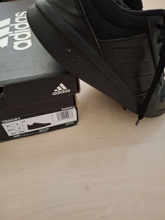 Детски маратонки Адидас 36,5