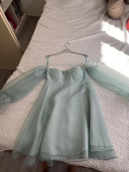 Нежна тюркоазена рокля