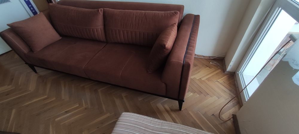 Диван , почти нов