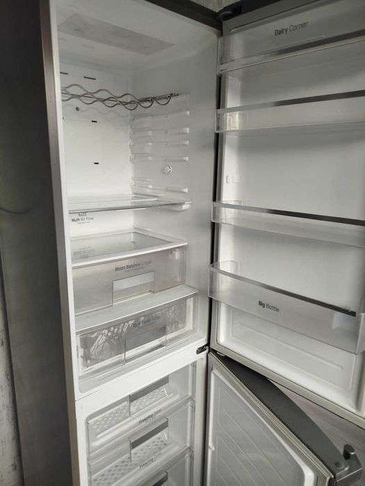 Продам Холодильник LG