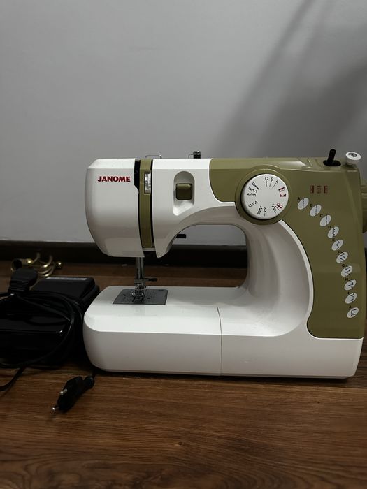 Швейная машинка janome