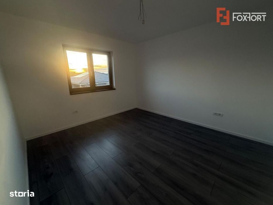 Duplex 5 camere 124 mp utili, despartit prin carport, Chisoda