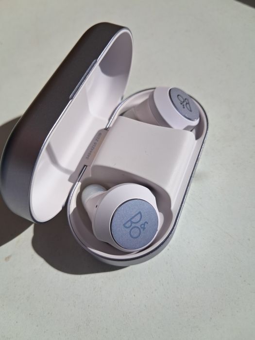 DEFECTE!! Vand casti Bang & Olufsen