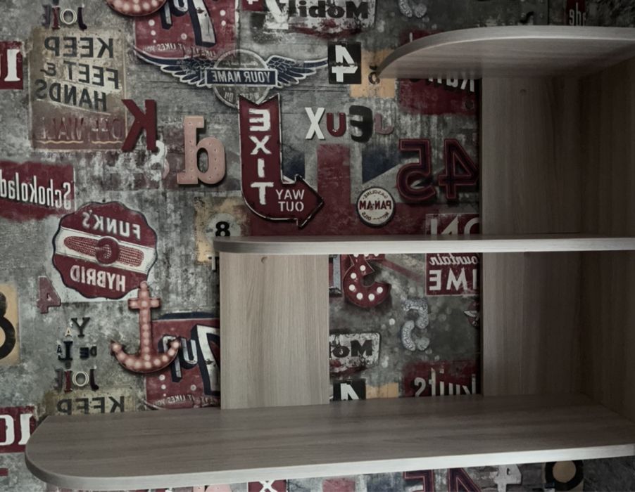 продам две настенные полки