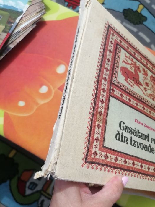 Cusaturi românești din izvoare străbune