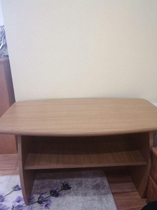 Masă joasă / măsuță de cafea din lemn – stare foarte bună