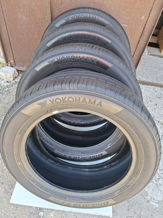 Продам шины 215/55/17 якохама
