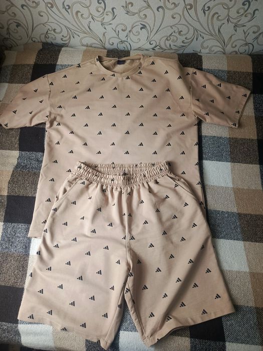 Мужской комплект двойка (шорты+футболка) 
Цвет бежевый
Размеры 50 и 54