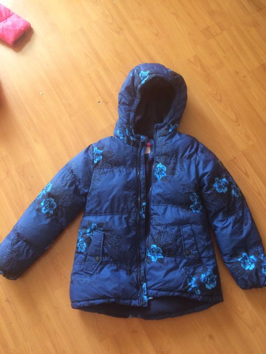 продам куртки на девочку