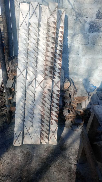 Stâlpii sculptați manual