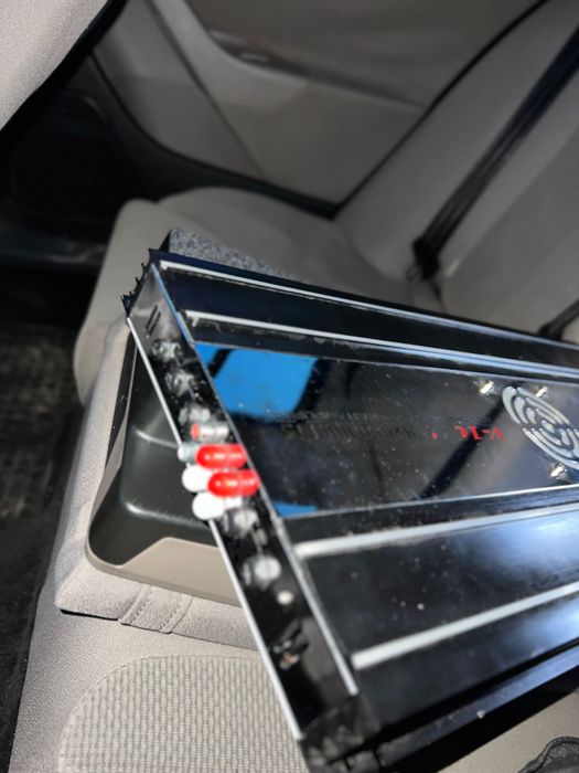 Subwoofer JBL 1000watts și stație