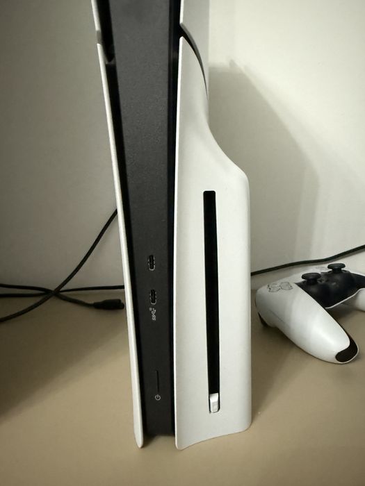 PS5 Digital Edition 825GB + Disc Drive – Ca nou, folosit de maximum 10 ori!