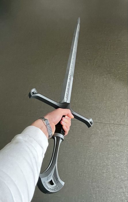3D принтиран Anduril в реален размер