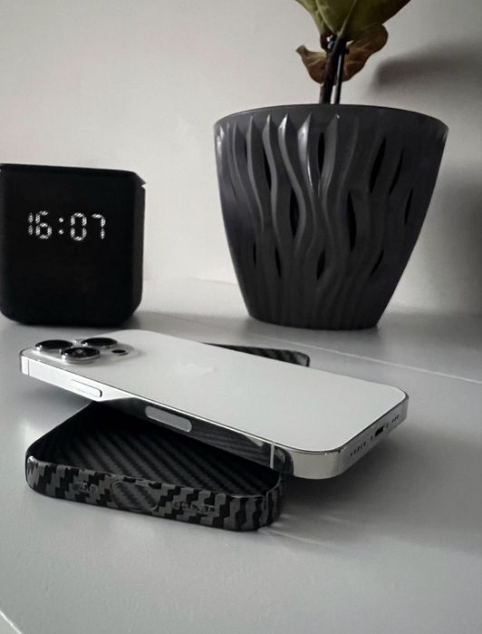 iPhone 13 pro.  WHITE