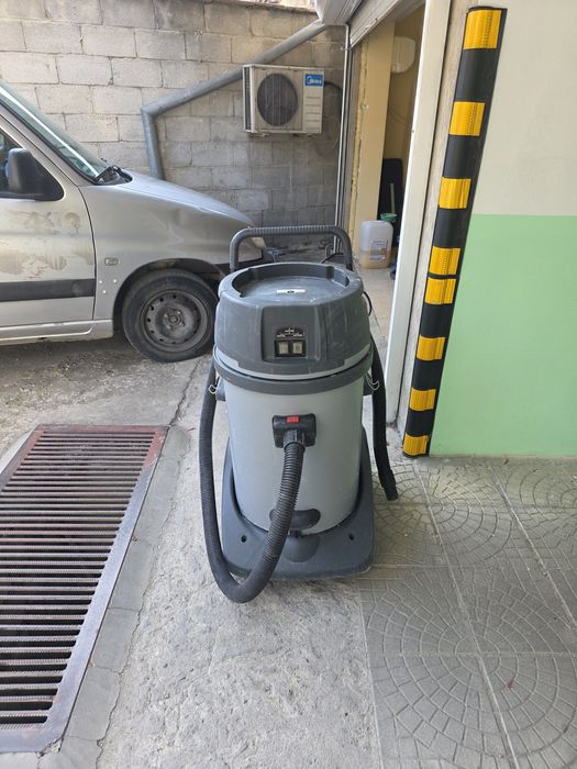 Продавам почистващи машини