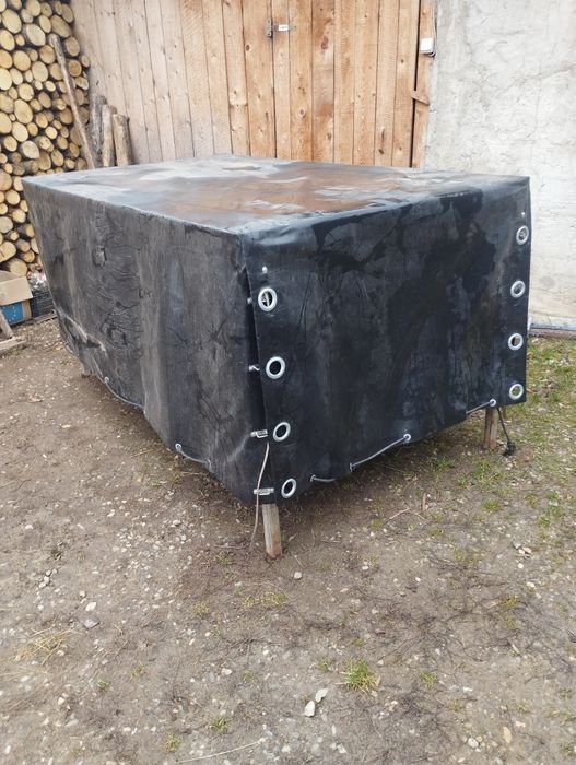 Vînd prelata pentru remorca