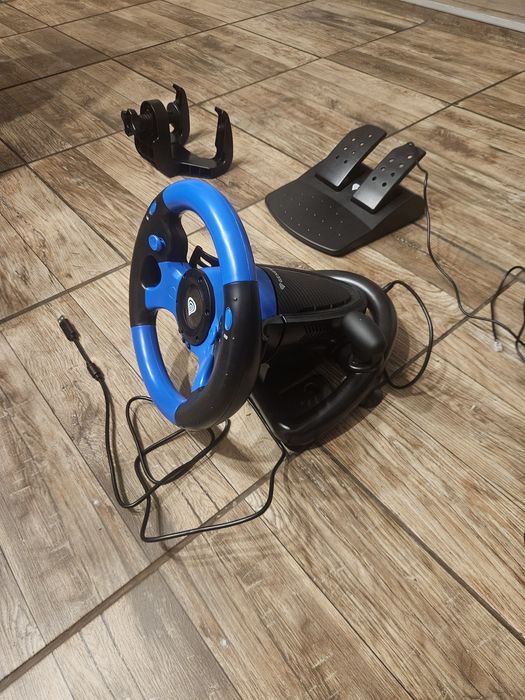 Продавам волан с педали Genesis Seaborg 350