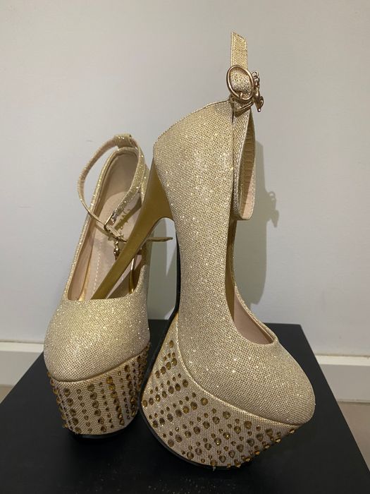 Sandale aurii cu sclipici si pietricele