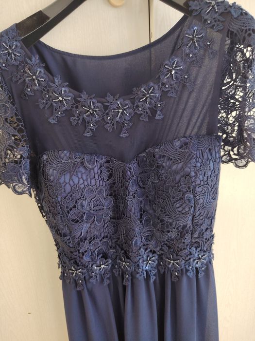 Официална рокля в синьо.